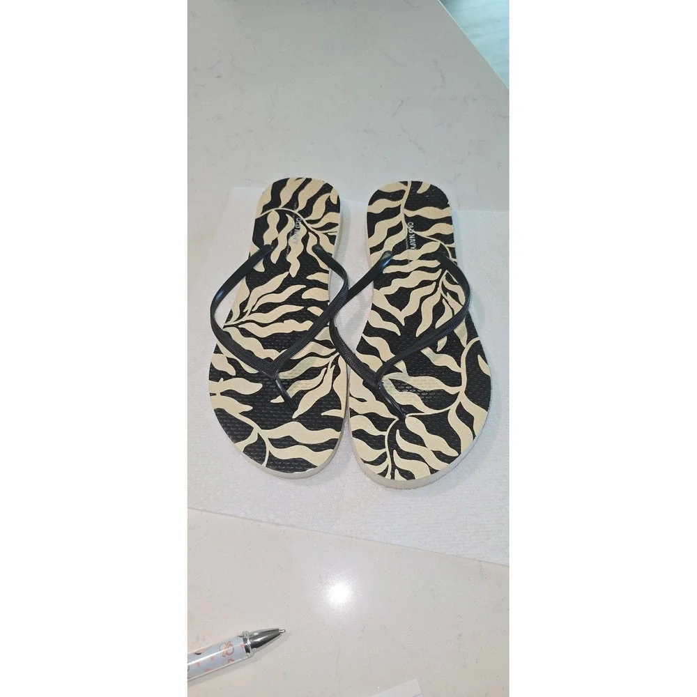 Old Navy Womens Black Cream Botanical Leaf Print Flip Flop Sandals Sugarcane